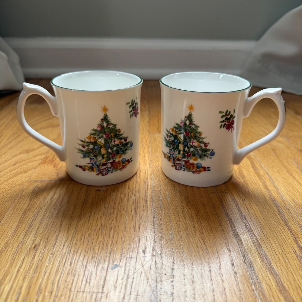 Vintage Cerno Elizabethan Seasons Greetings Christmas Tree Mugs Set 2 Bone China